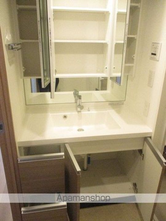 東京都中野区大和町1丁目の賃貸マンションの内装