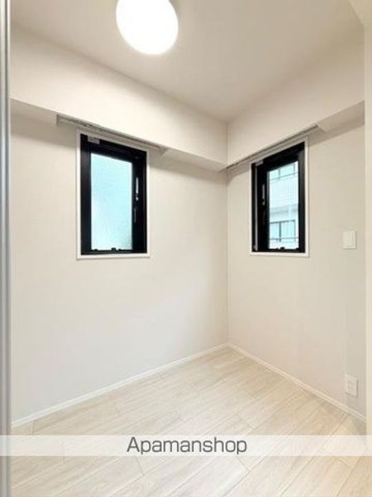 東京都中野区中野1丁目の賃貸マンションの居間