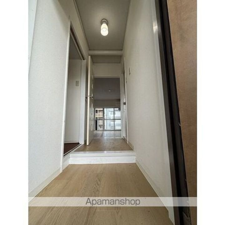 愛知県名古屋市東区徳川1丁目の賃貸マンションの玄関