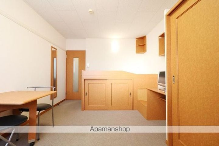 レオパレス高宮 K2210の居間