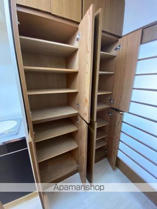 香川県高松市楠上町1丁目の賃貸マンションの内装