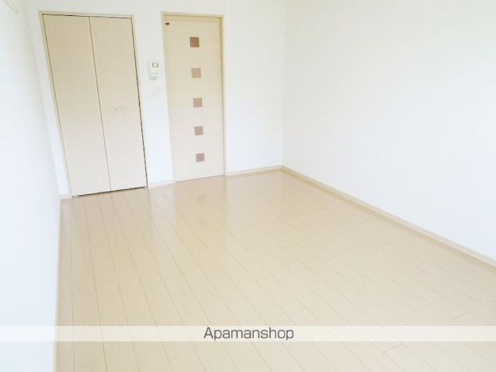 山梨県中央市下河東の賃貸マンションの居間