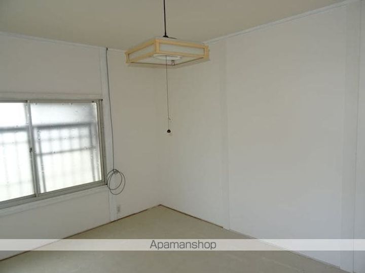 白百合荘の居間