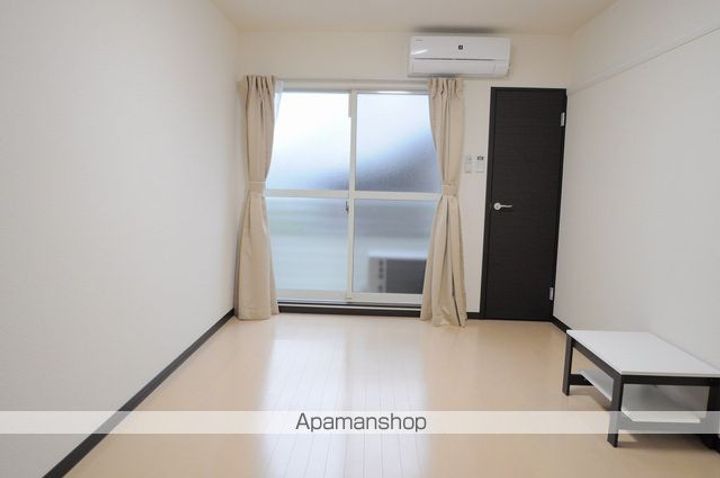 レオネクスト大倉山メルベーユⅢの居間