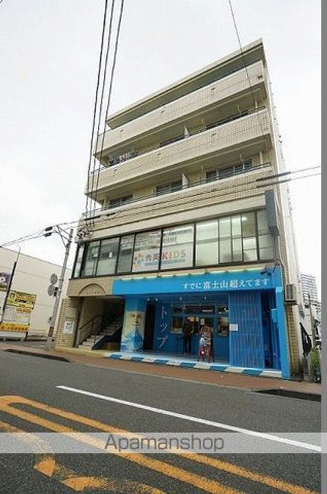 メゾン鷹匠202の外観