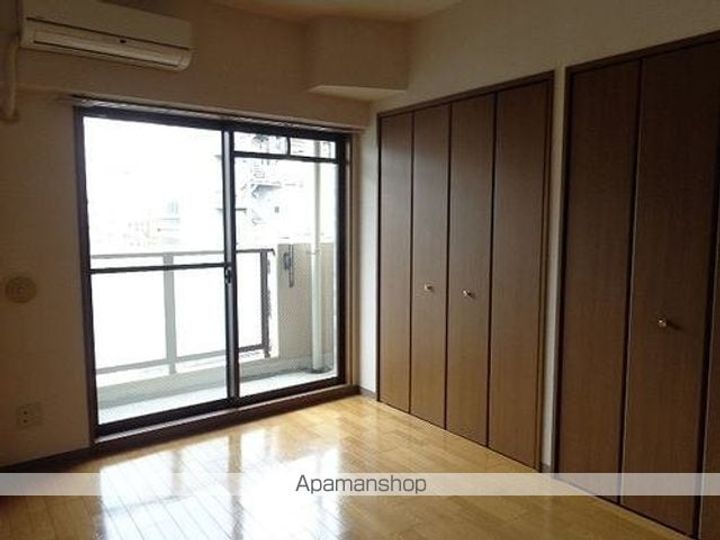 桜木町堂ノ下マンションの居間