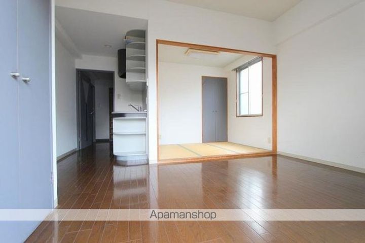 香川県高松市錦町1丁目の賃貸マンションの居間