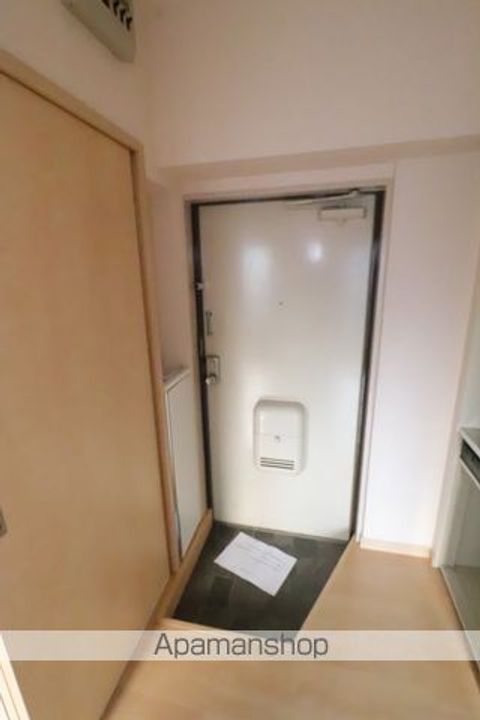 マンションFEASTの玄関