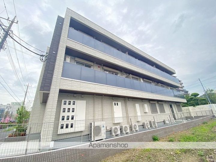 埼玉県三郷市早稲田1丁目の賃貸マンションの外観