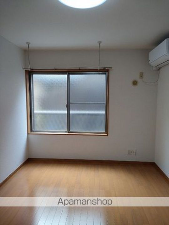 東京都足立区大谷田3丁目の賃貸アパートの居間