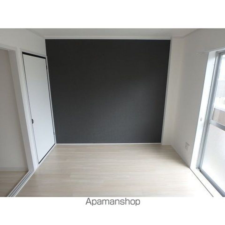 千葉県柏市東3丁目の賃貸マンションの居間