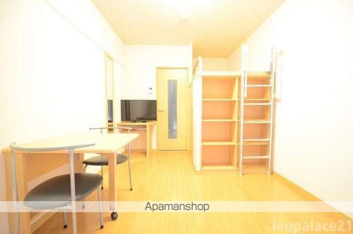 レオパレスグランコート瀬戸108の居間