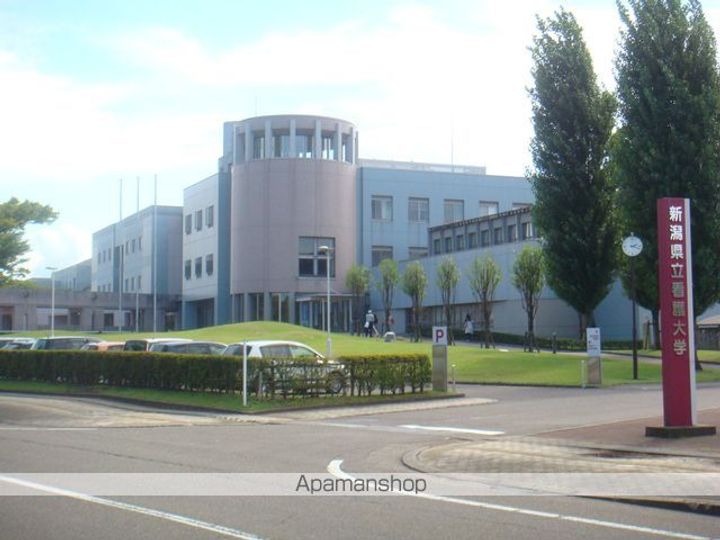 ロイヤルガーデン子安 Aの周辺