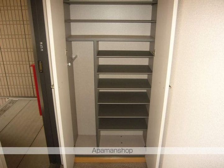 ハウスTERRA A102の玄関