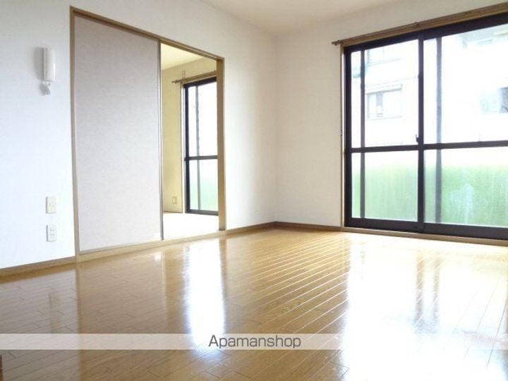 ハイカムール山本302の居間