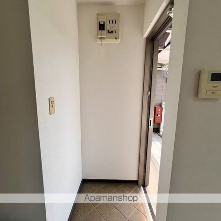 サニーハイツ須後B-201の玄関