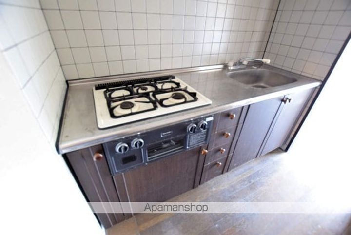 ロイヤルヒルズ台原Ⅰのキッチン