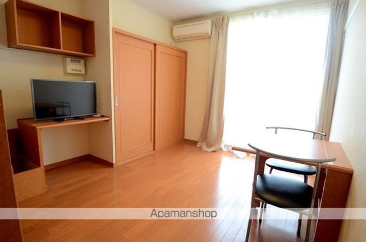 レオパレスMR&MRS K106の居間