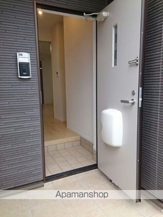 サンリット 泉の玄関