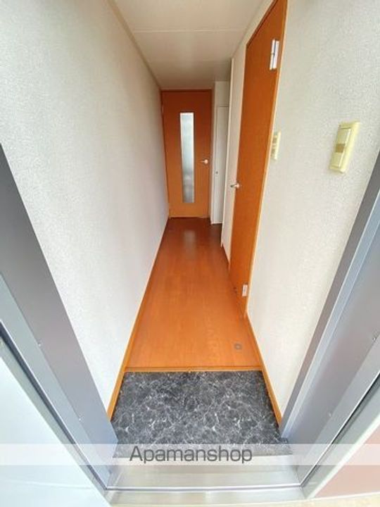 レオパレスエクレールの玄関