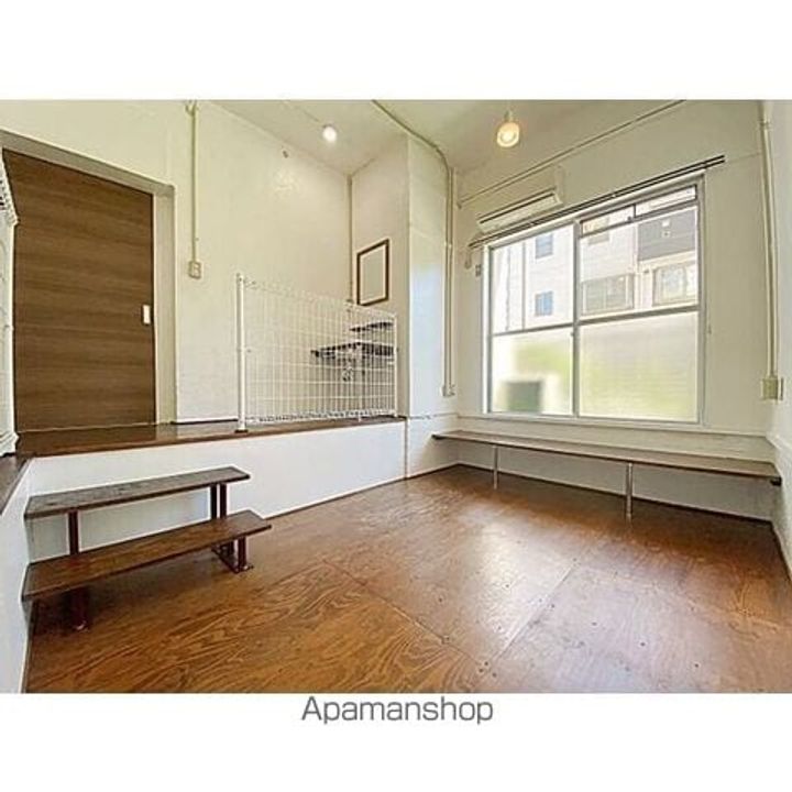 CHOU CHOU一社の居間