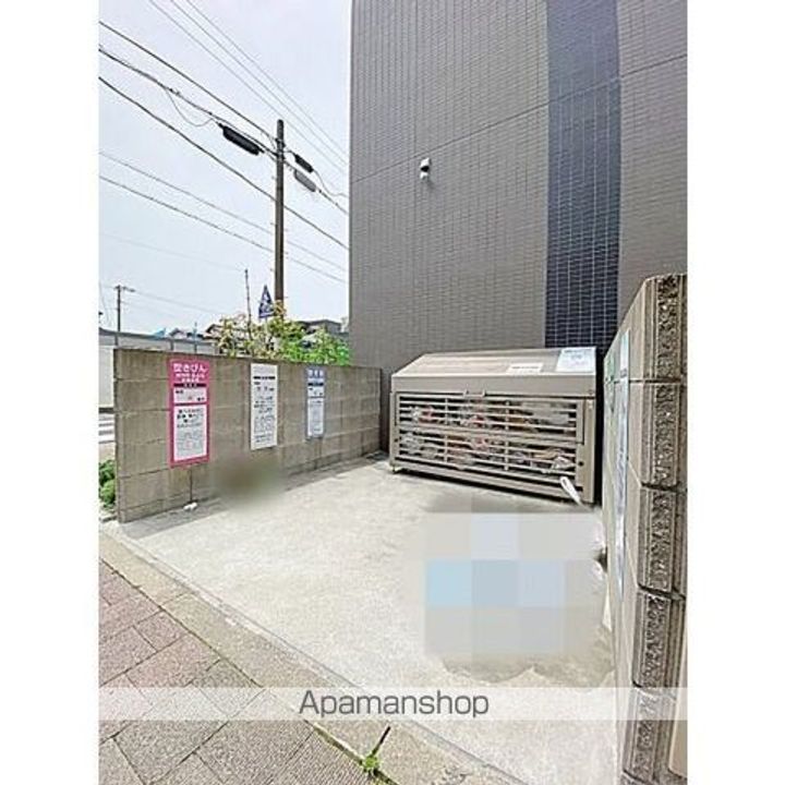 コートバスクの内装