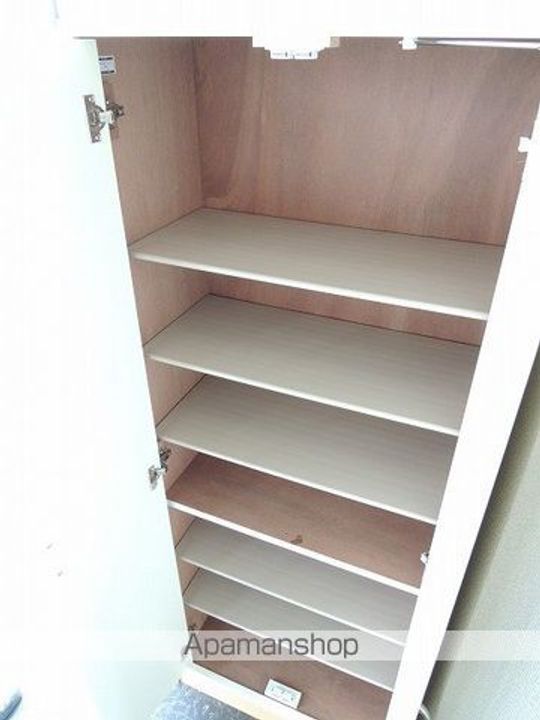 レオパレス新鎌ケ谷KIYOTA401の玄関