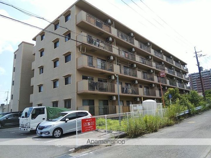 滋賀県栗東市手原2丁目の賃貸マンションの外観