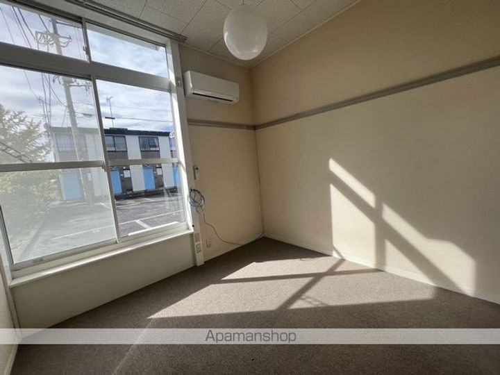 ソレーユ106の居間