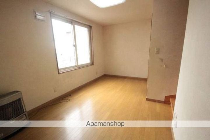 一番町12−9一棟二戸建1の居間