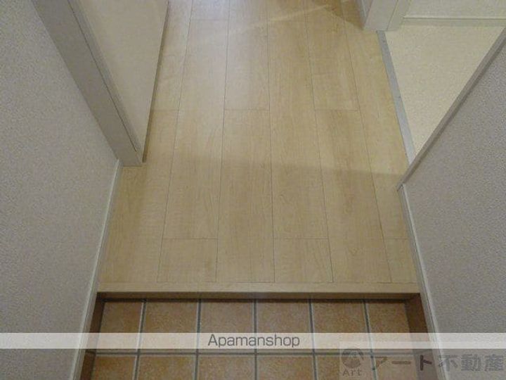 愛媛県伊予市下吾川の賃貸アパート106の玄関