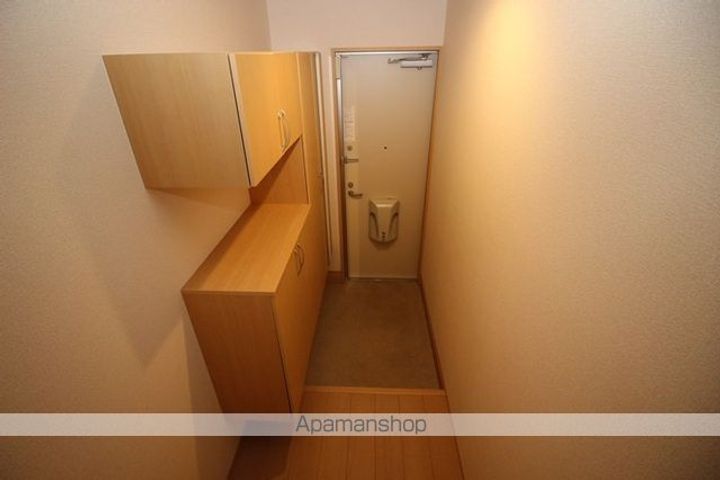 青森県青森市小柳4丁目の賃貸アパートの玄関