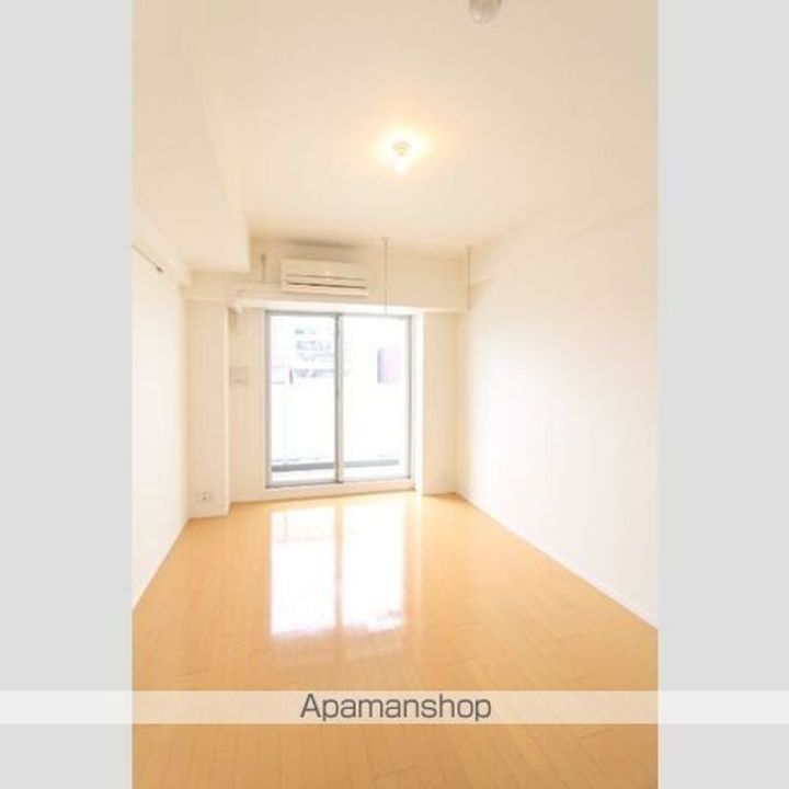 神奈川県横浜市鶴見区鶴見中央4丁目の賃貸マンション214の居間