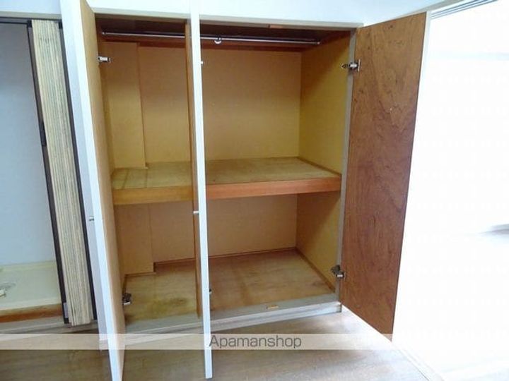 メゾンドール館町の玄関