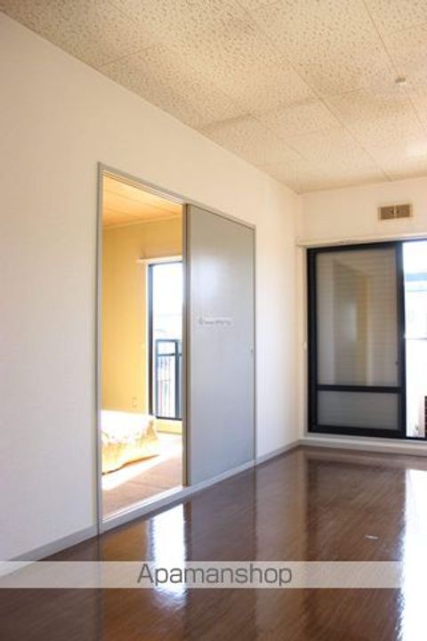 エーライン泉A・B202号室の居間