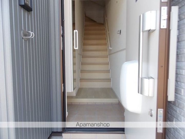 愛知県犬山市上野新町の賃貸アパートの玄関