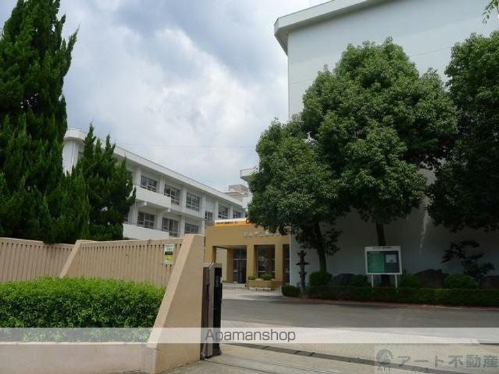 愛媛県松山市道後今市の賃貸マンション201の周辺