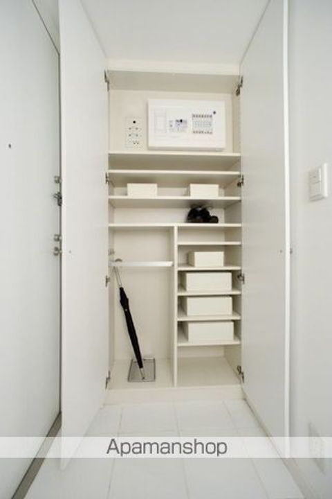 東京都渋谷区本町1丁目の賃貸マンションの居間