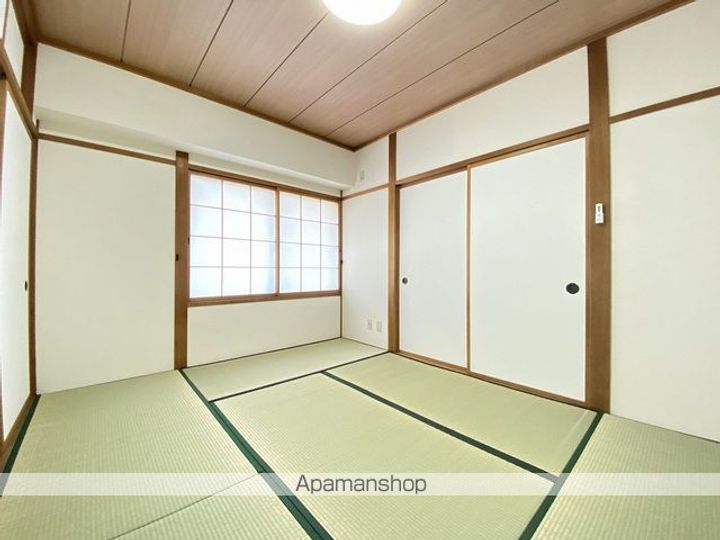 福井県福井市南四ツ居1丁目の賃貸マンション201の居間