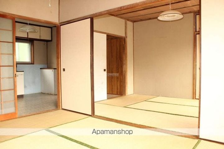 広島県尾道市栗原東1丁目の賃貸マンションの居間