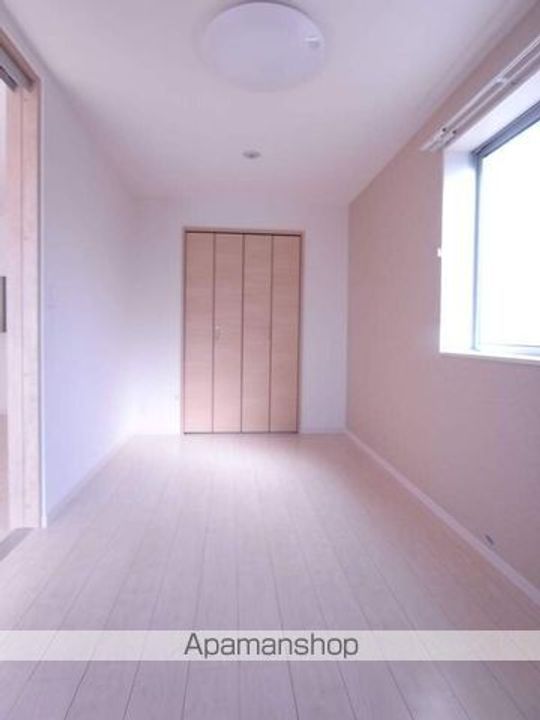 東京都足立区扇2丁目の賃貸マンションの居間