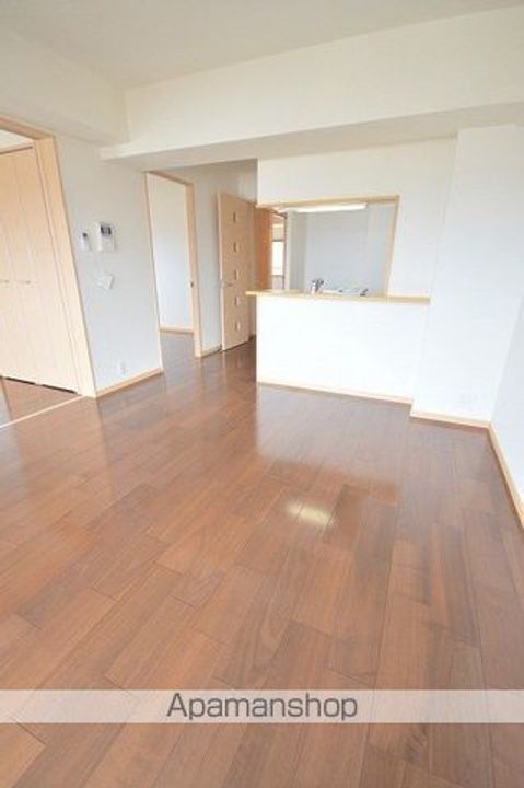 福岡県福岡市博多区金の隈3丁目の賃貸マンションの居間