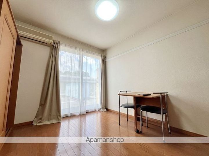 レオパレスタカネ.台の居間