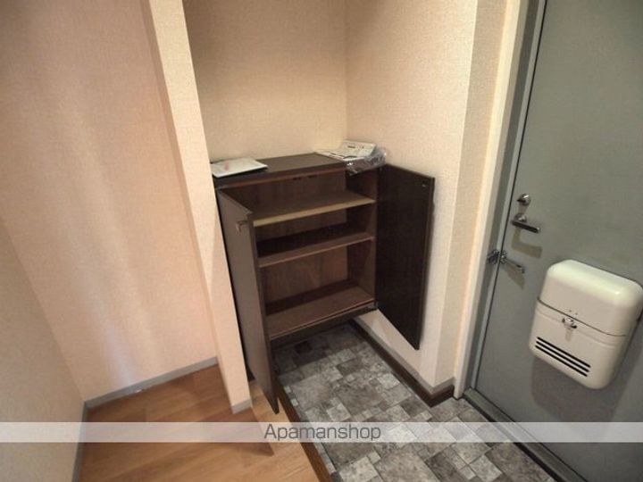 グラース関102の玄関