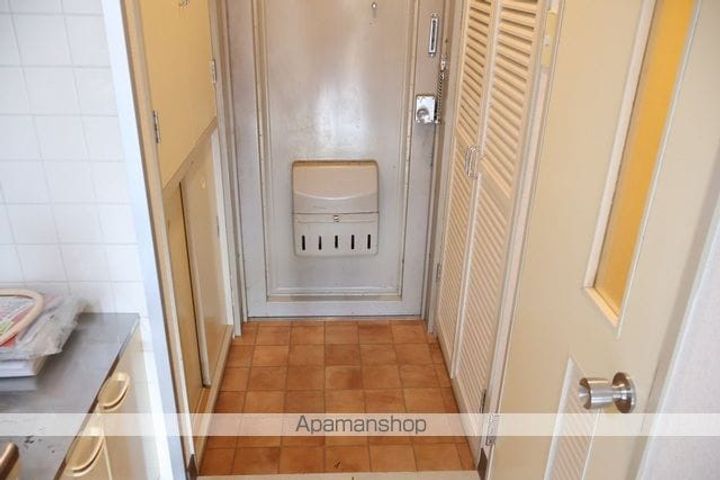 ユナイト上杉ビルの玄関