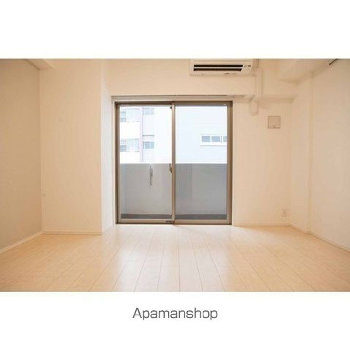 東京都江東区毛利2丁目の賃貸マンションの居間