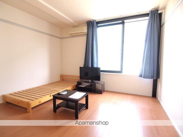 レオパレスHAPPY105の居間