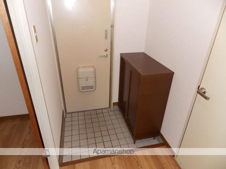 SURPLUS THREE丘Eの玄関