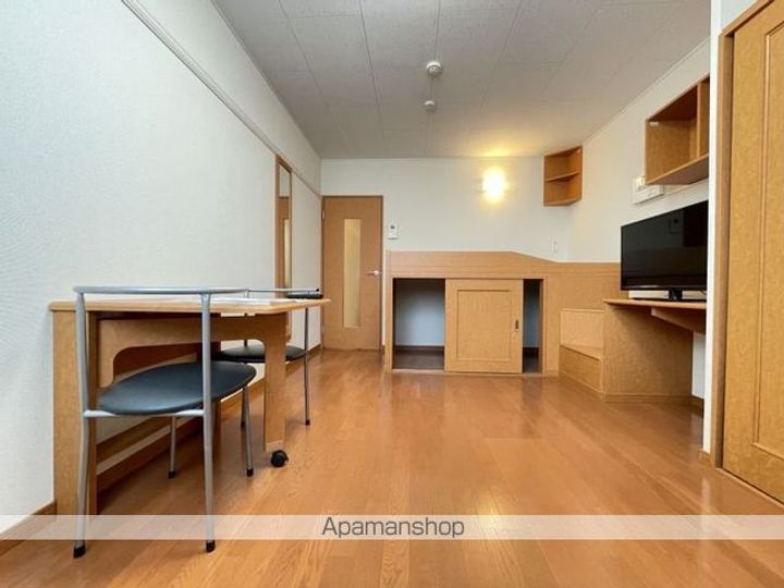 レオパレスカーサブリランテ103の居間