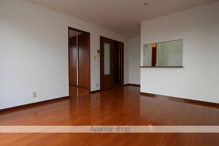 ジョイフル櫛原A201の居間